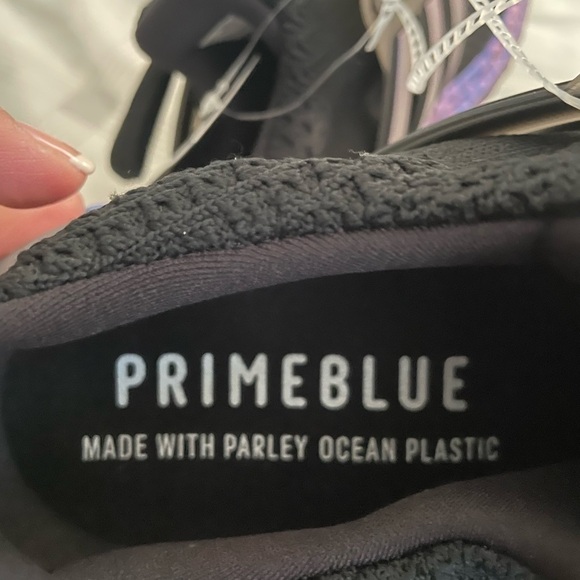 Adidas Ultraboost 5.0 DNA Size US 9 - Picture 4 of 5